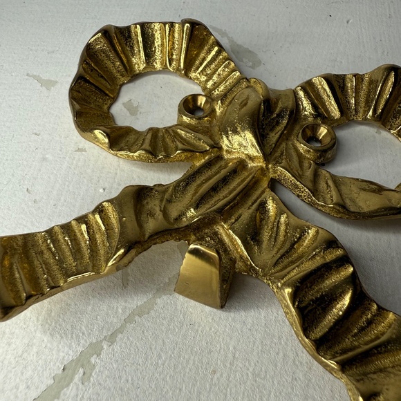 Vintage Brass Bow Wall Hanger Hook Gold Metal Hollywood Regency Cottagecore - Picture 2 of 3
